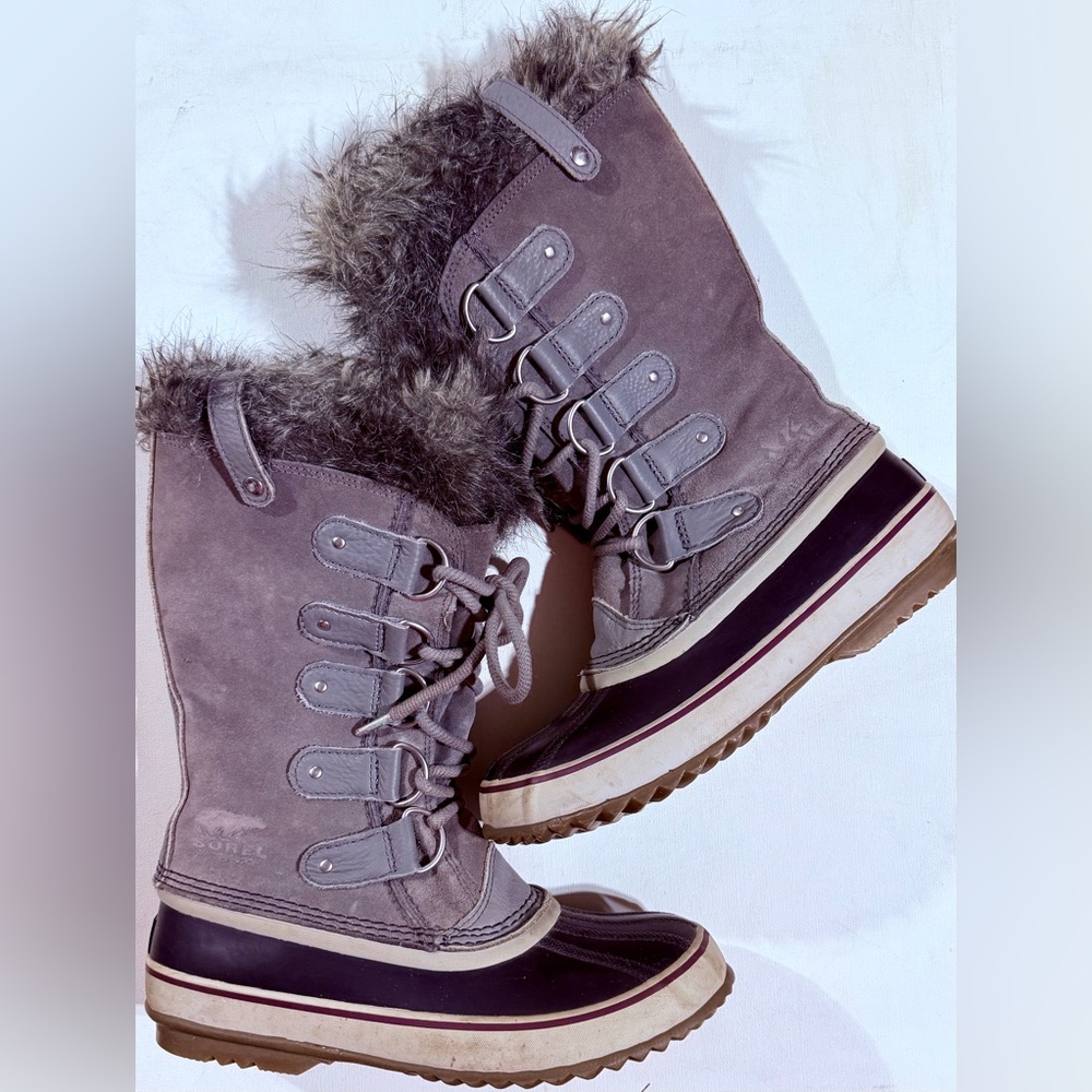 Sorel Women's Gray and Black Winter Boots